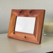 Load image into Gallery viewer, Bermuda Cedar Frame  (4x6)
